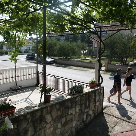 Guest house And With Parking Space - 4164 3*