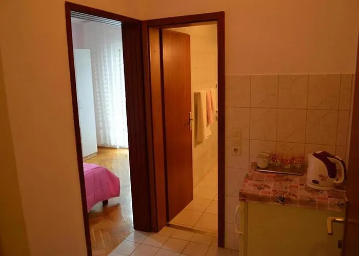 ゲストハウス And With Parking Space - 4164 ヴォディツェ